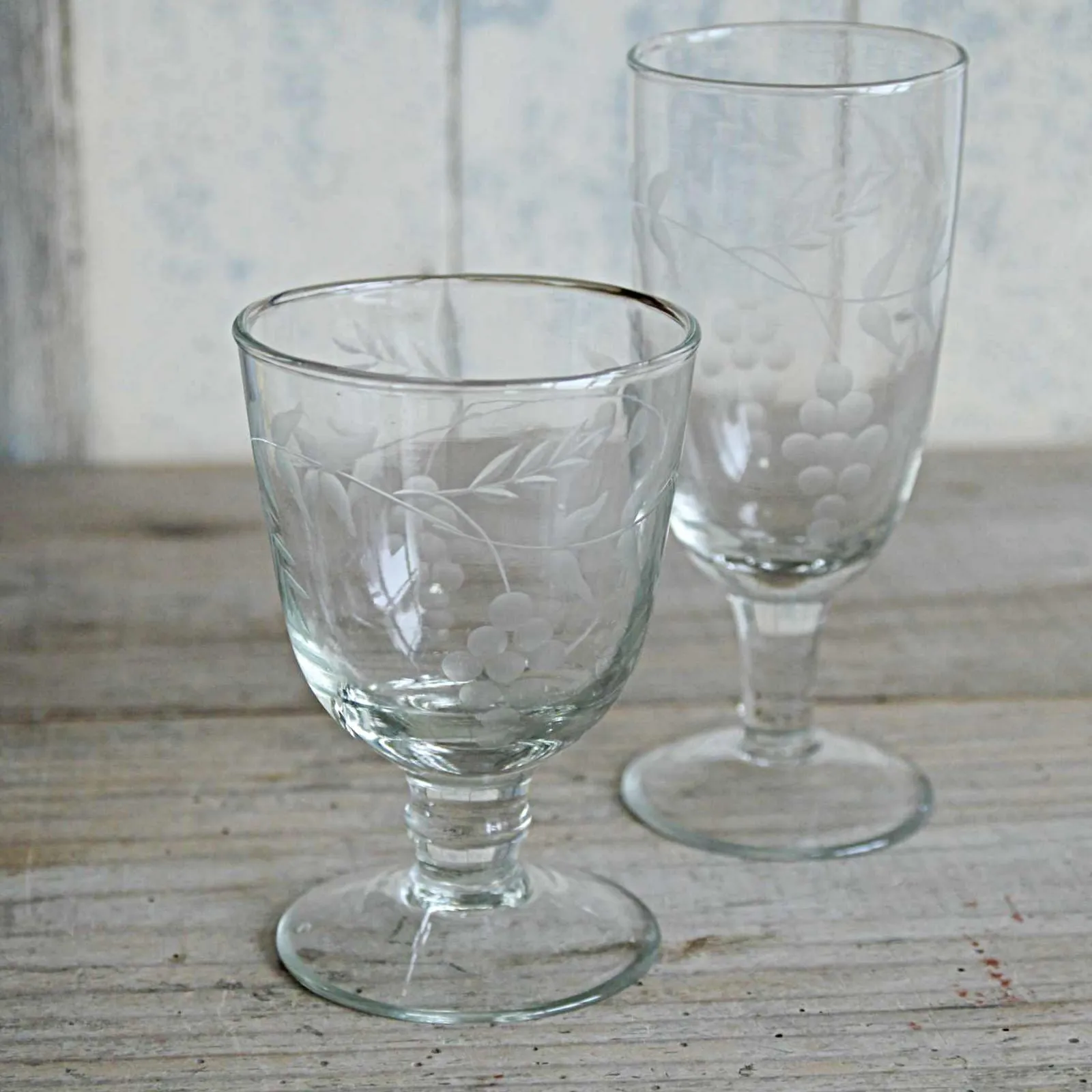 Etched Vine Wine Glass