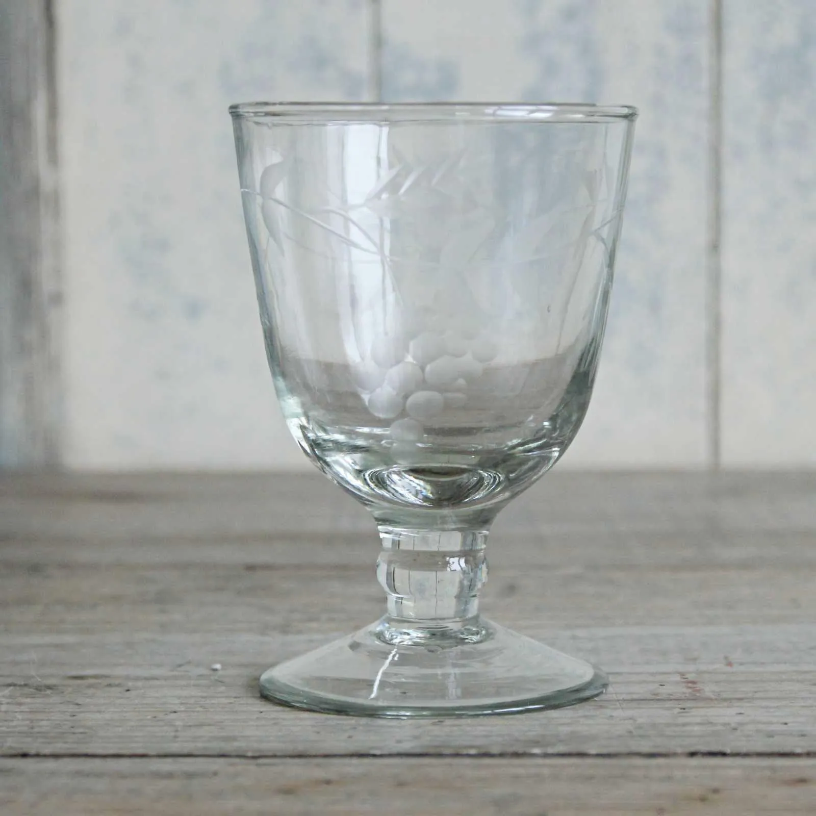 Etched Vine Wine Glass