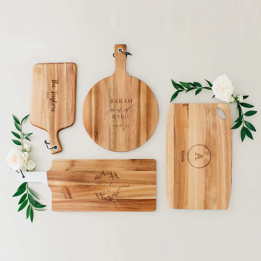 PERSONALIZED ROUND CUTTING & SERVING BOARD WITH HANDLE - CIRCLE MONOGRAM